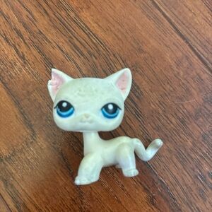 This rare Littlest Pet Shop authentic white shorthair kitten cat.